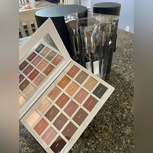 BUNDLE OF MORPHE MADISON BEER PALETTE  + MORPHE X JAMES EYE BRUSH…